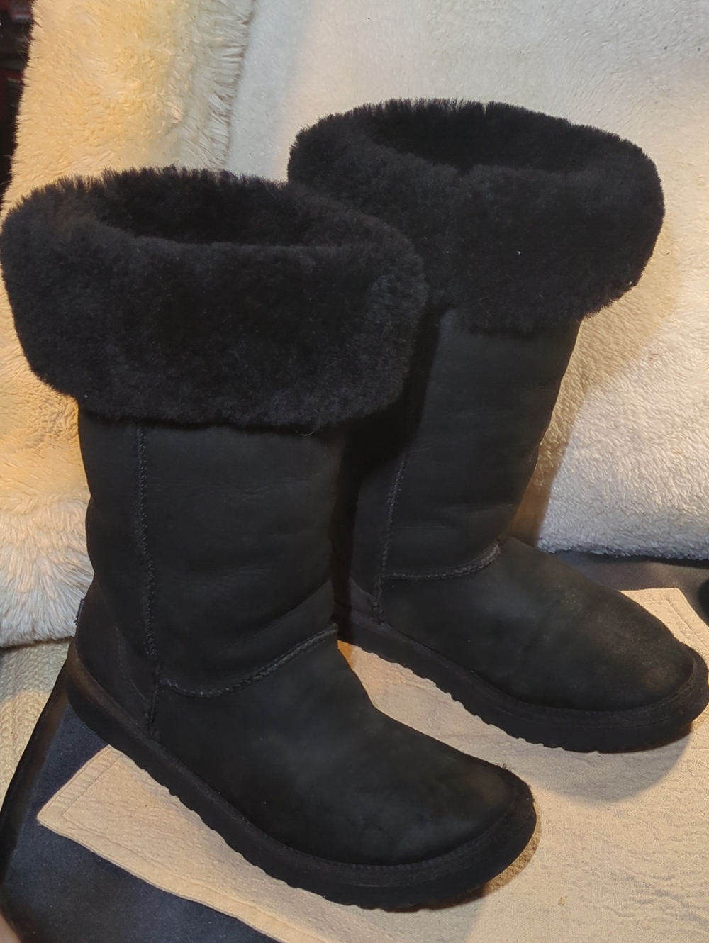 UGG Black Shearling Cuff Classic Tall Boots In GUC Size W8 NOW ONLY $35 WOW